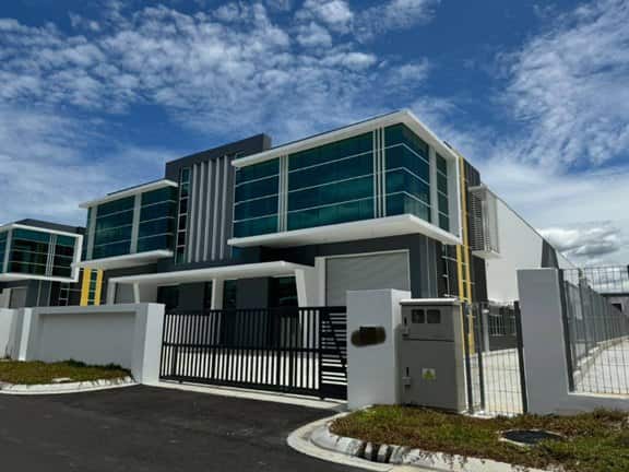 1.5 Storey Cluster Factory Desa Cemerlang 1
