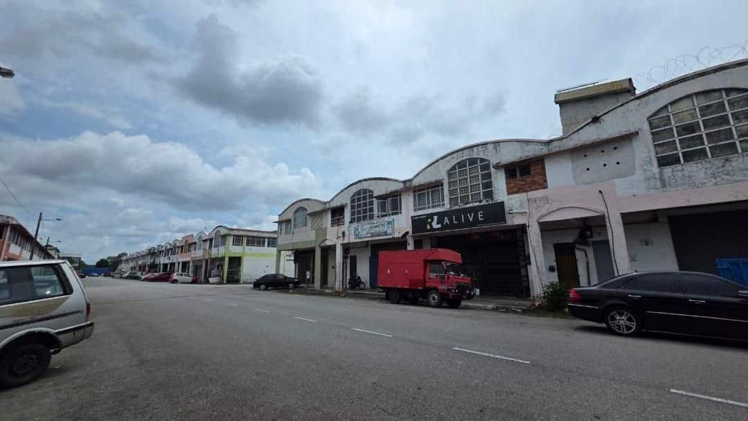 1.5 Storey Terrace Factory Seelong 4