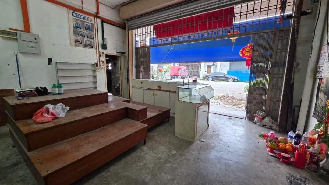 1.5 Storey Terrace Factory Seelong 6