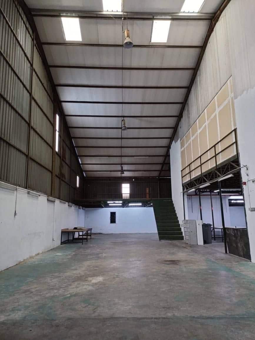 For Rent

郊外岭 Desa Jaya 半独立工厂 

📍Desa Jaya, Jalan … 4