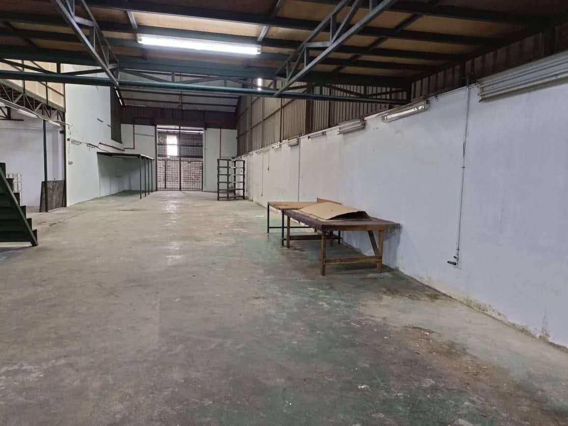 For Rent

郊外岭 Desa Jaya 半独立工厂 

📍Desa Jaya, Jalan … 5