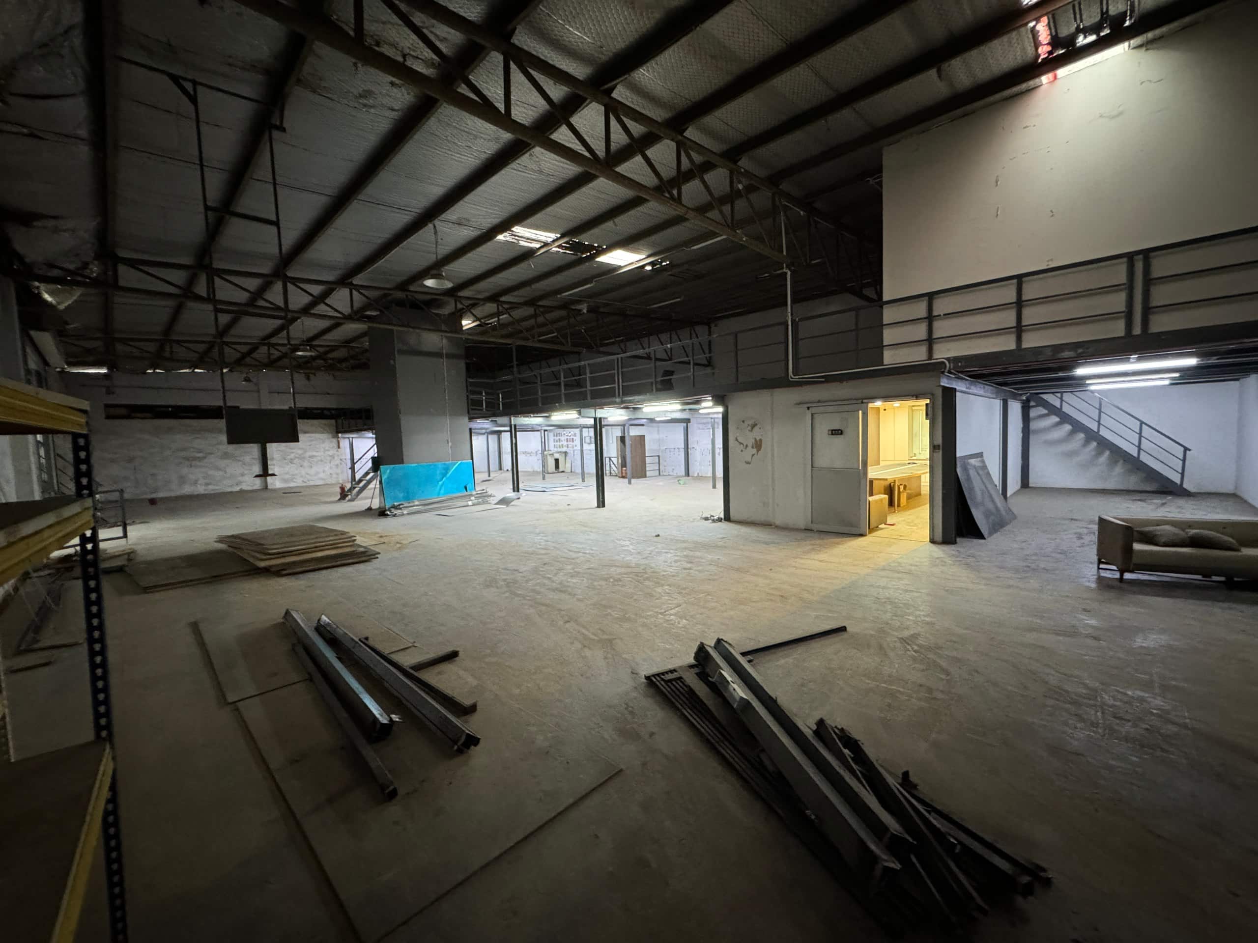 For Rent 🏭
Semi-Detached Factory 
Desa Cemerlang –… 4