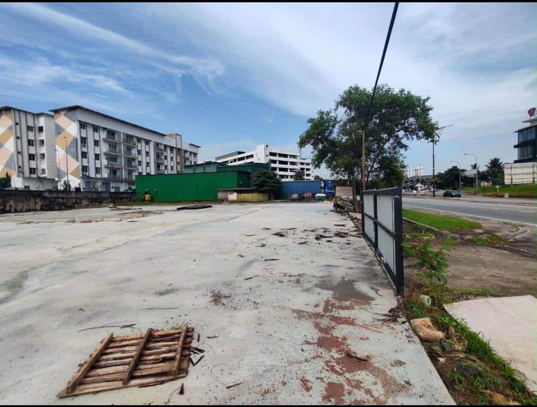 For Rent

Location Tampoi
Beside main road 
Commer… 3