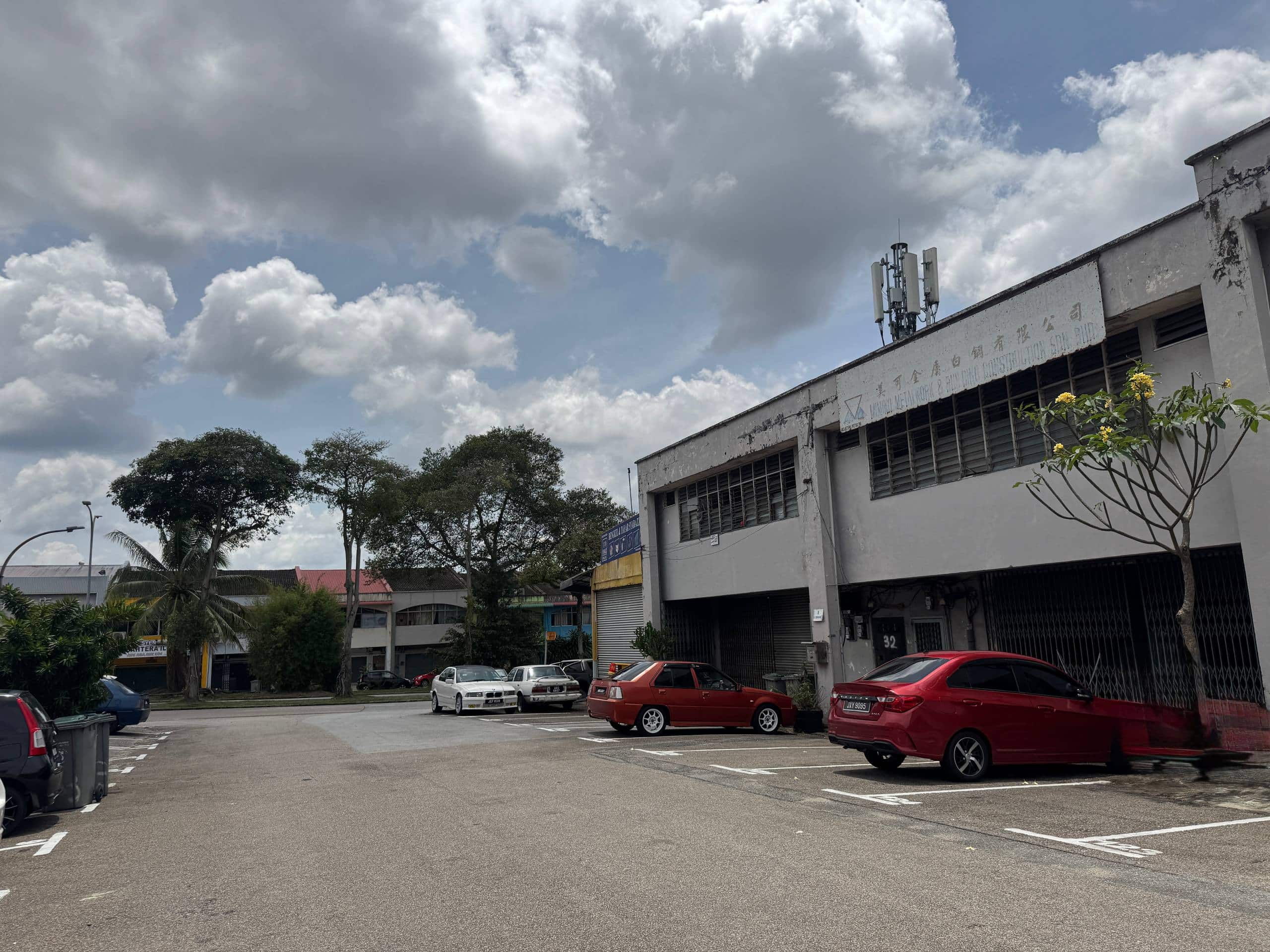 1.5-Storey Terrace Factory Desa Jaya 4