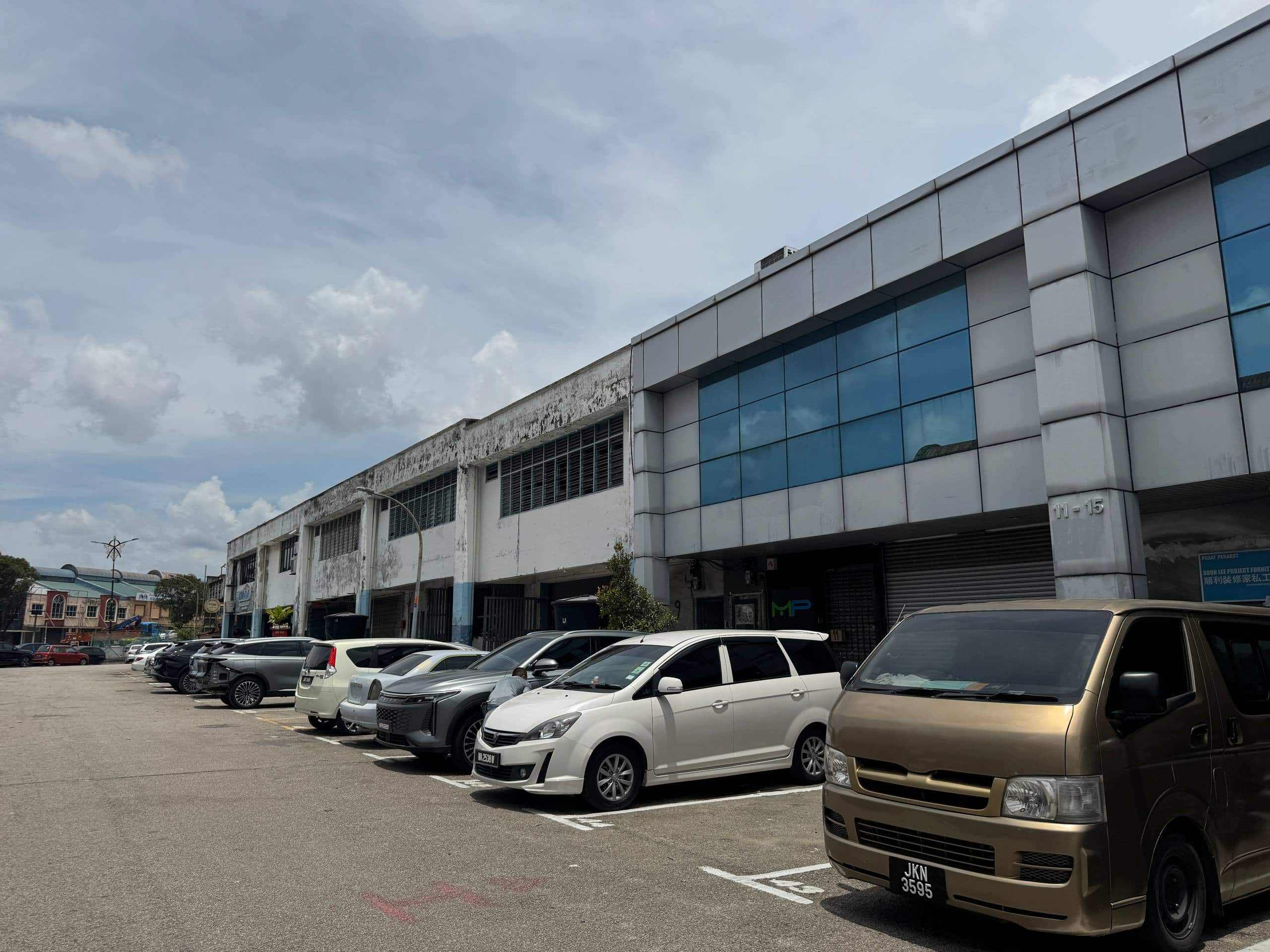 1.5-Storey Terrace Factory Desa Jaya 2