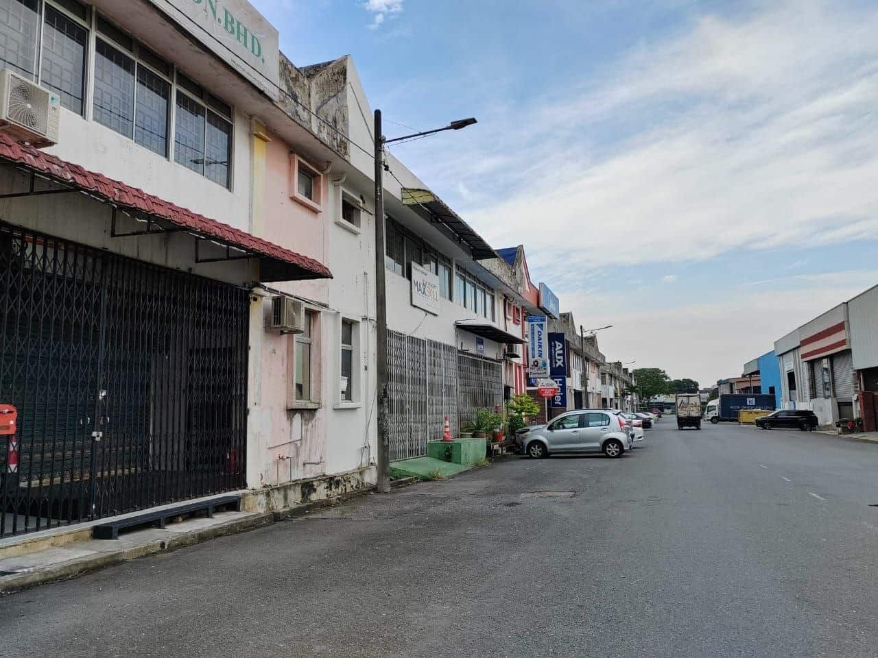 1.5 Storey Terrace Factory Taman Universiti (Jalan Perdagangan) 4