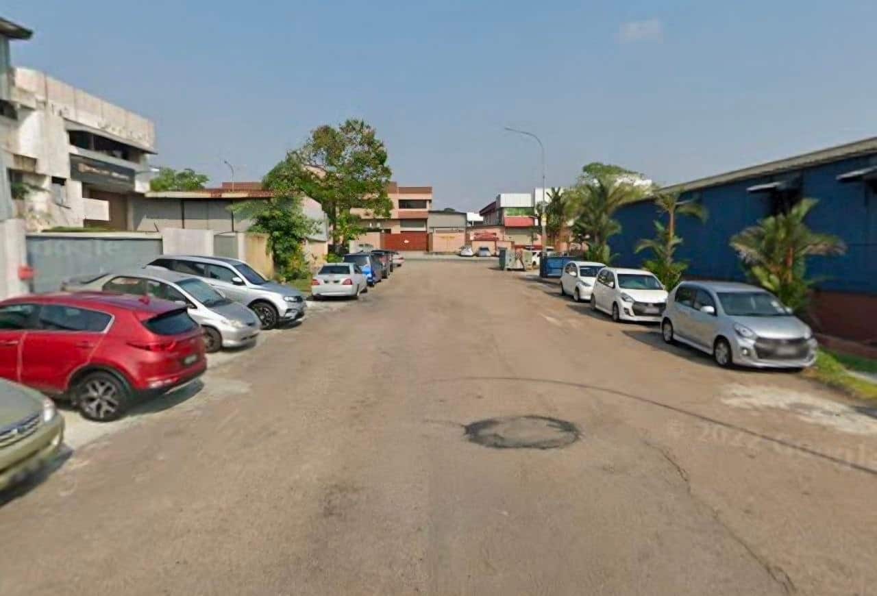 1.5-Storey Semi-D Factory Desa Cemerlang 6