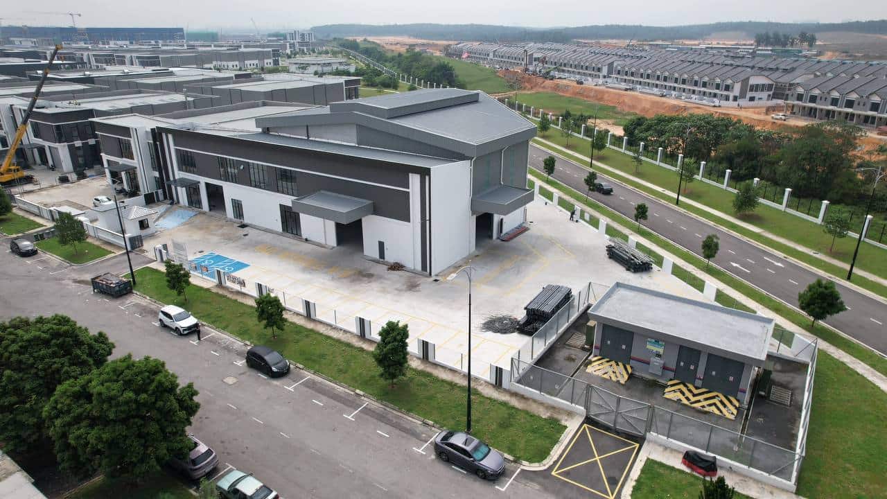1.5 Storey Semi-D Factory Eco Business Park 2 2