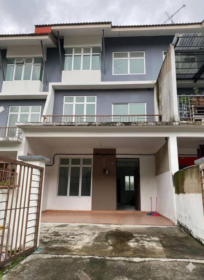 Double Storey Terrace House with Mezzanine Jalan Scientex Jaya – photo 1