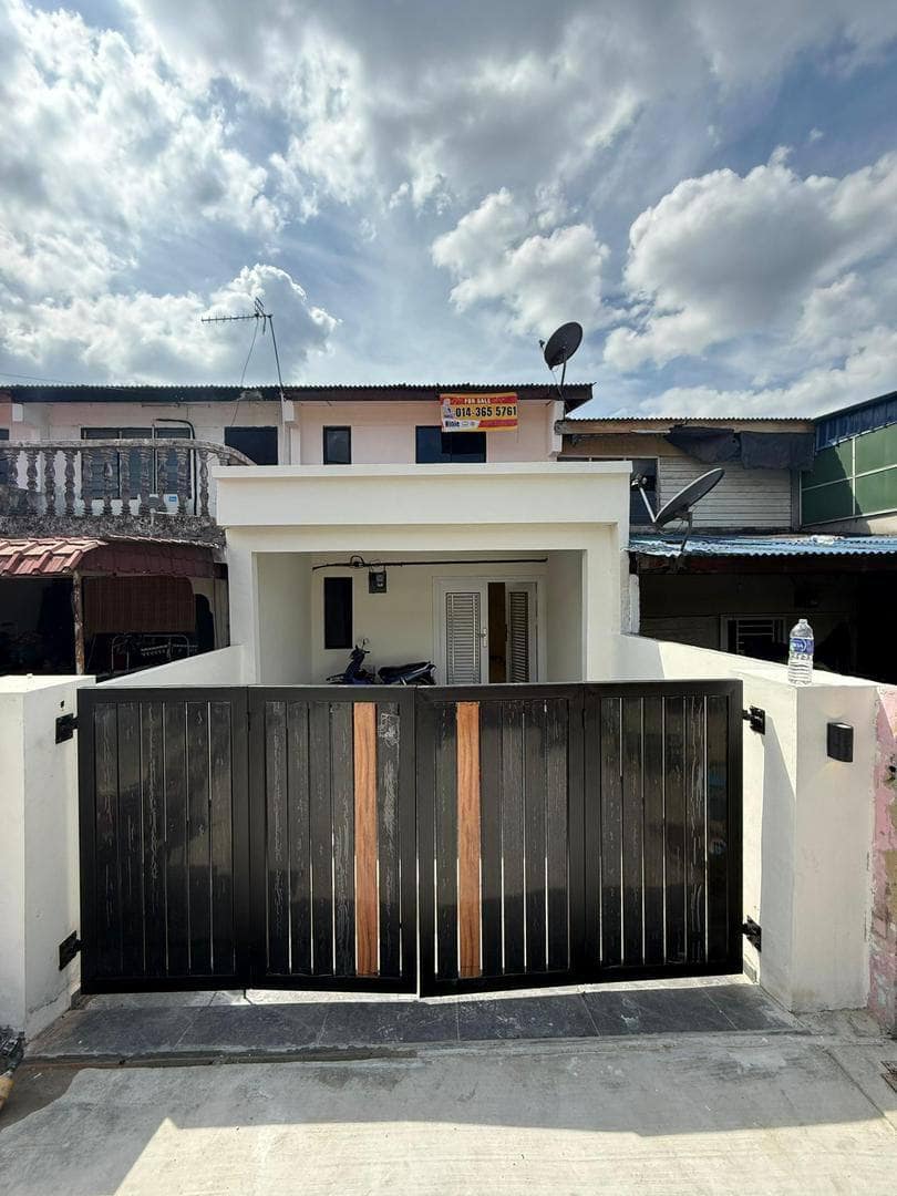 Double Storey Low Cost Bandar Baru Permas Jaya – photo 1