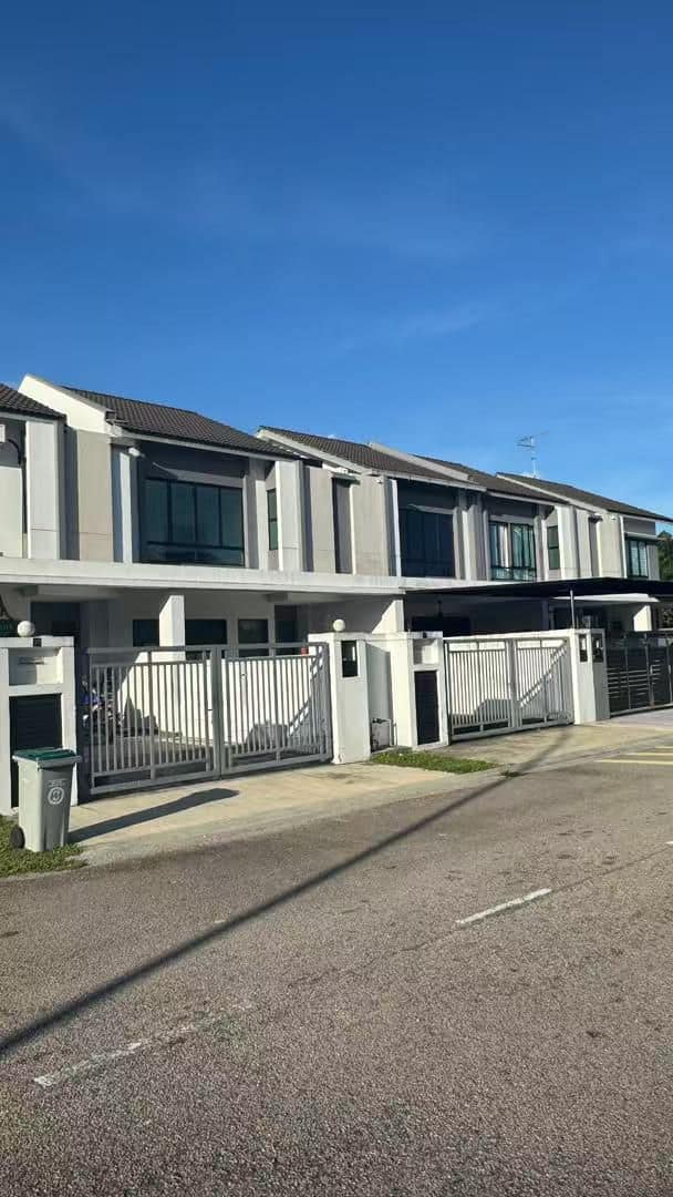 Double Storey Terrace House Austin Duta Phase 10B – photo 1