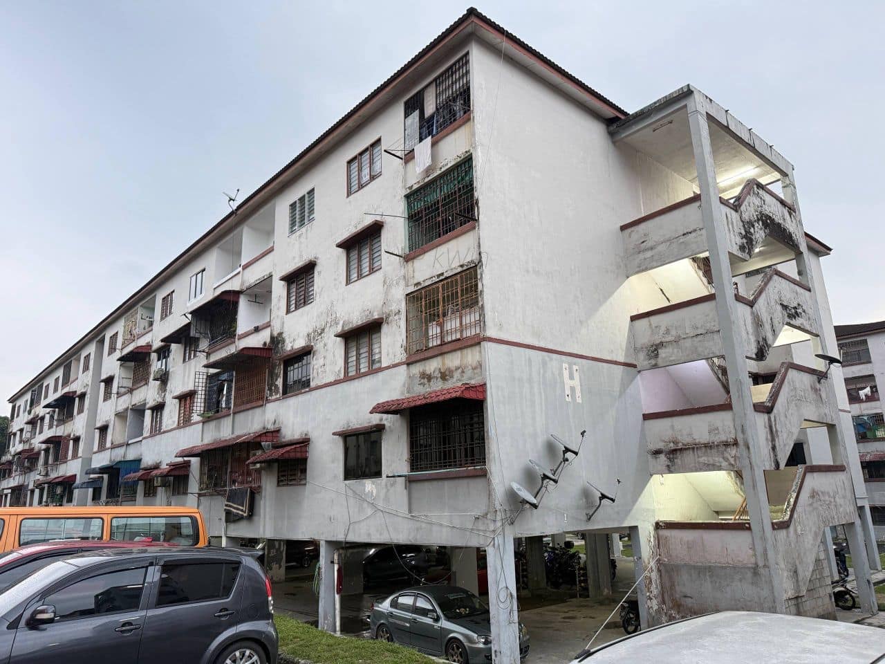 Low Cost Flat Jalan Tasek 64, Seri Alam – photo 1