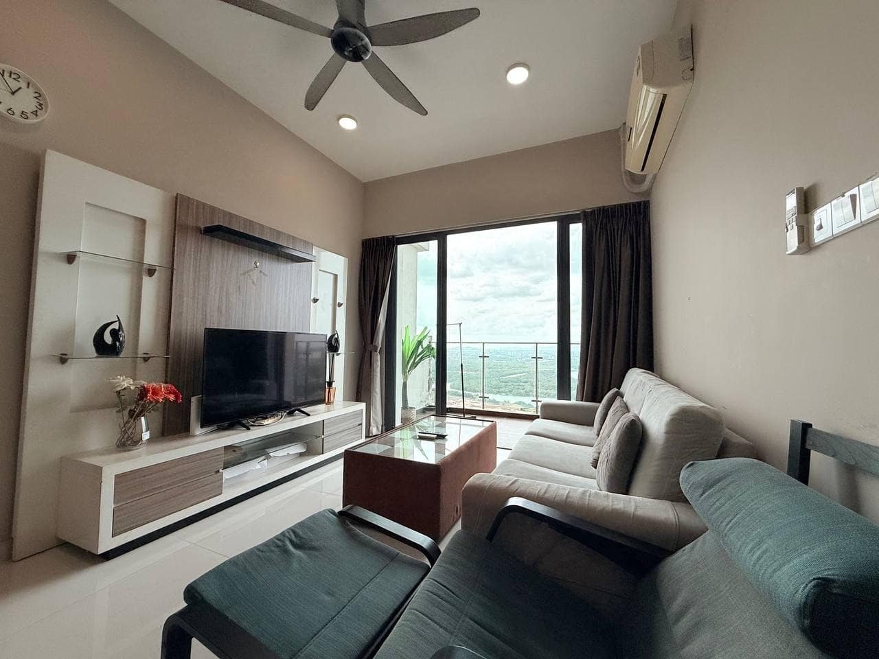 Condo Royal Strand, Country Garden Danga Bay – photo 1