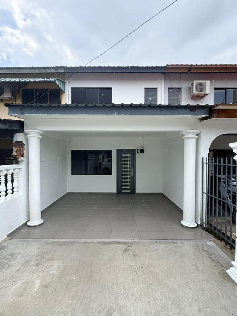 Double storey low cost Taman Damai Jaya – photo 1