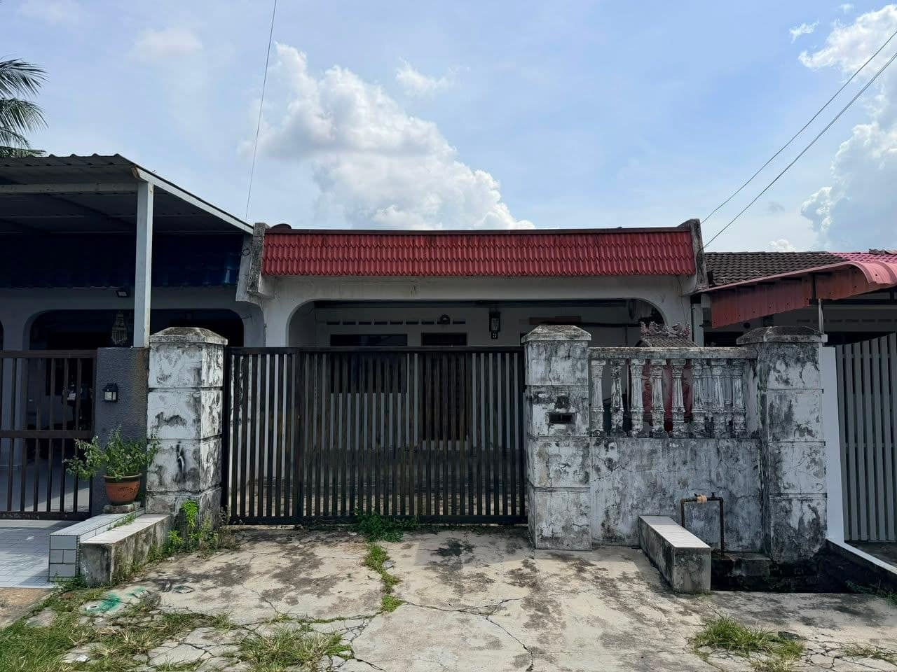 Single storey low cost Jalan Pertanian – photo 1