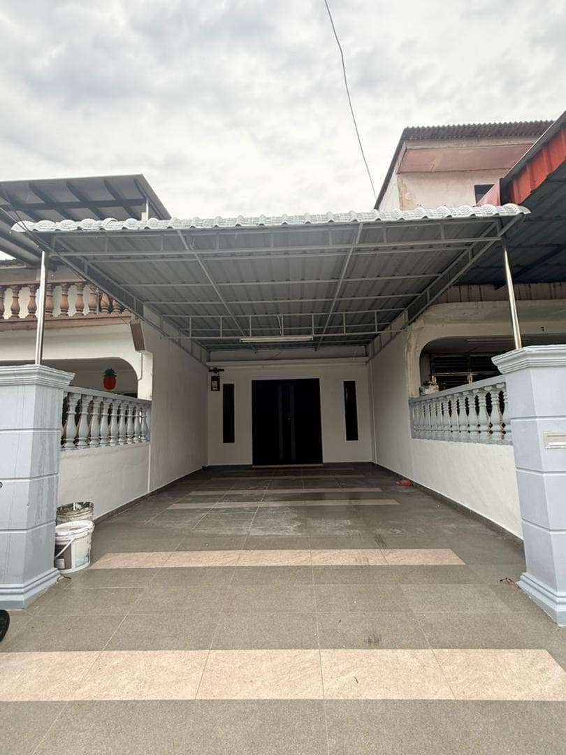 Double storey low cost Taman Johor Jaya – photo 1