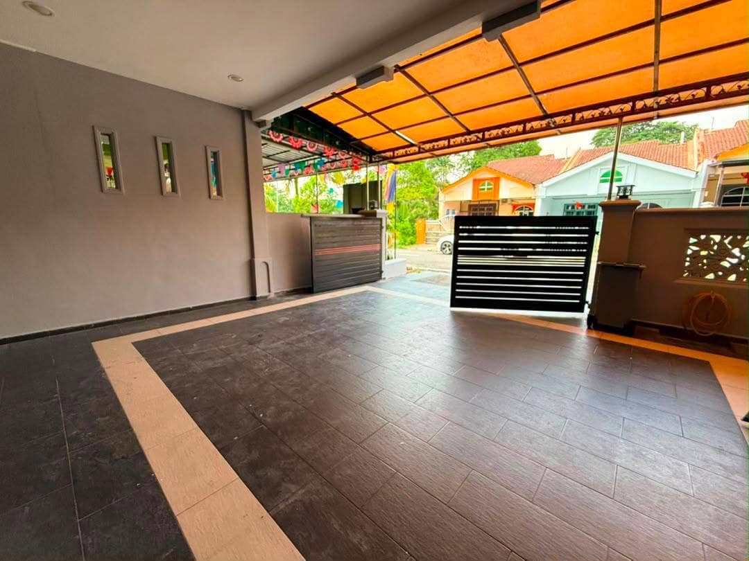 Single storey terrace Jalan Pulai Jaya 15 – photo 1
