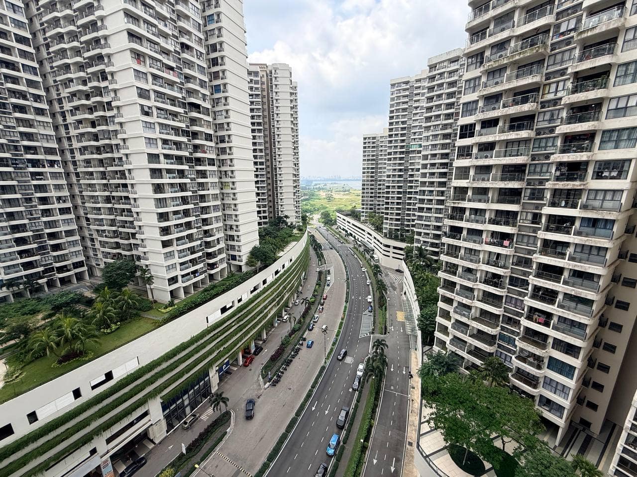Condo Country Garden Danga Bay – photo 1
