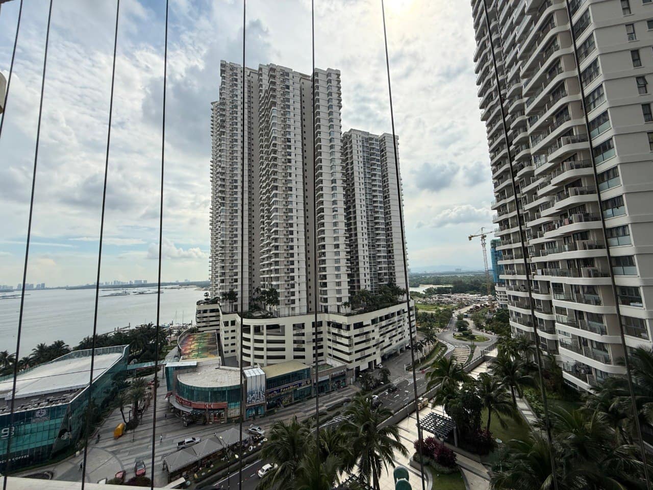 Condo Amberside Country Garden Danga Bay – photo 1
