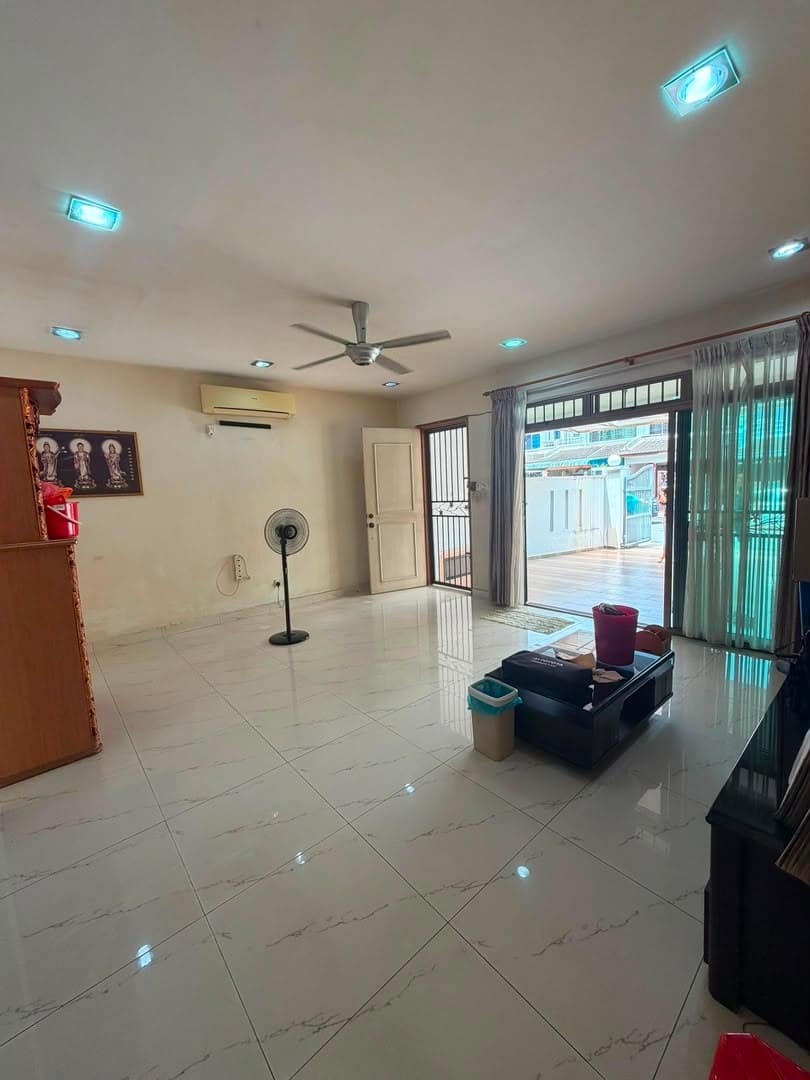 2 Storey Terrace Mount Austin – photo 1