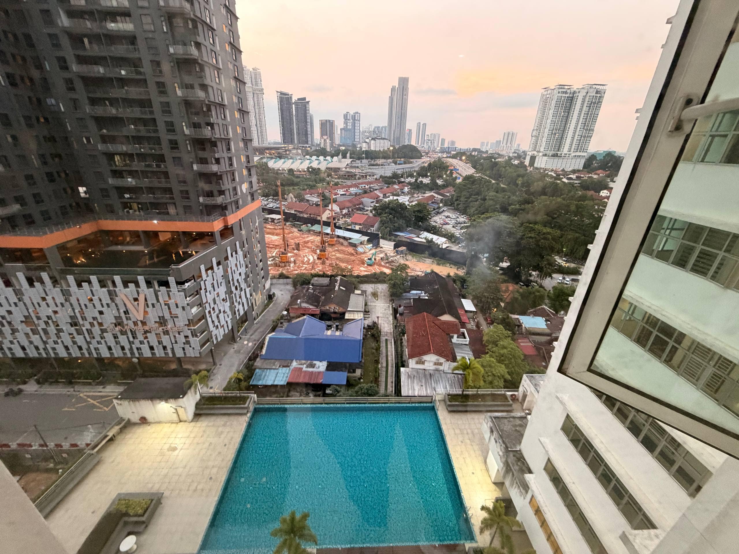 1 Bedroom Skysuites Meldrum Hills – photo 1