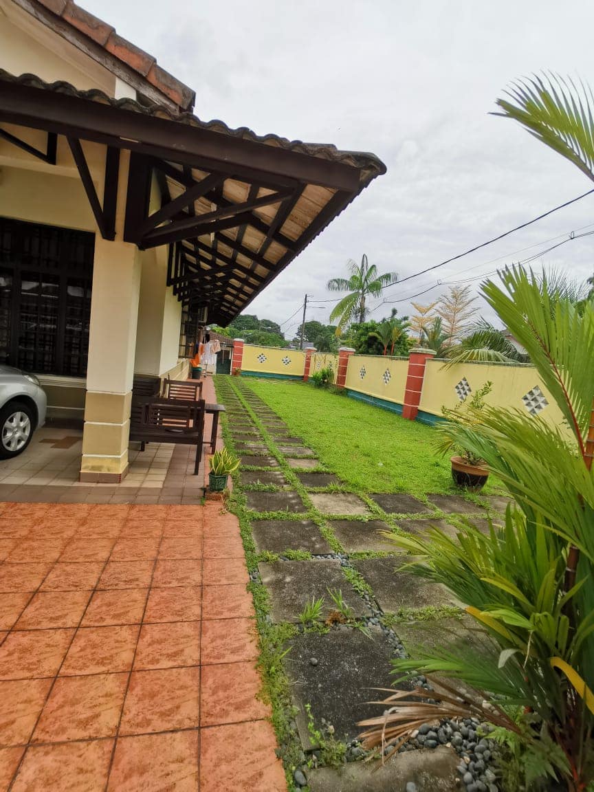 Single Storey Terrace Taman Molek – photo 1