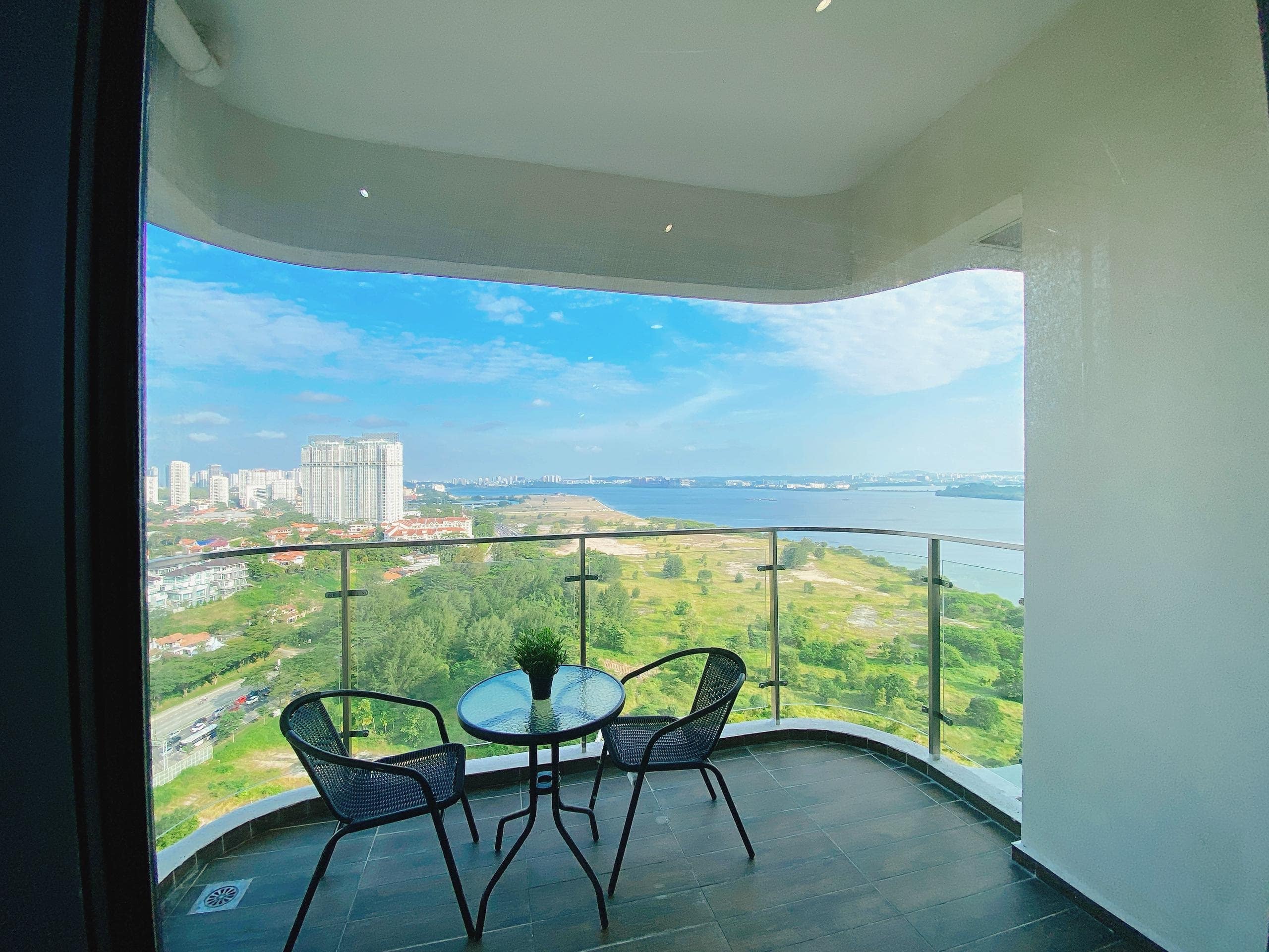 Condo Baypoint @ Country Garden Danga Bay – photo 1