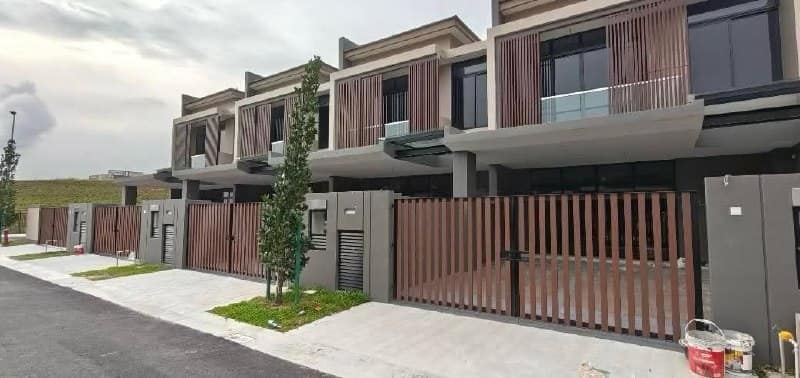Double Storey Superlink House Aurora Sentral Resort Villas – photo 1