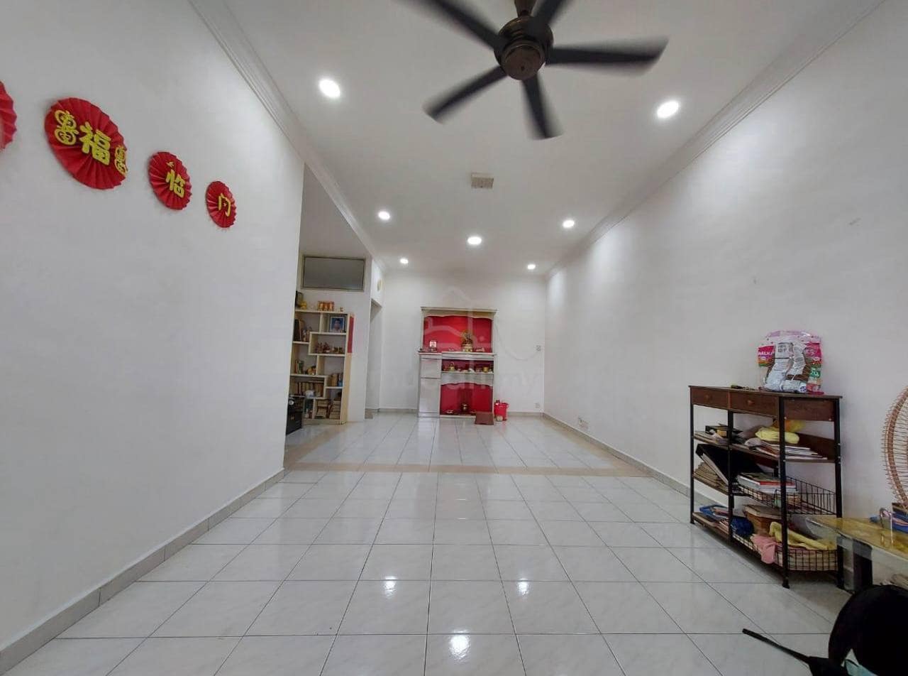 Single Storey Terrace Kulai – photo 1