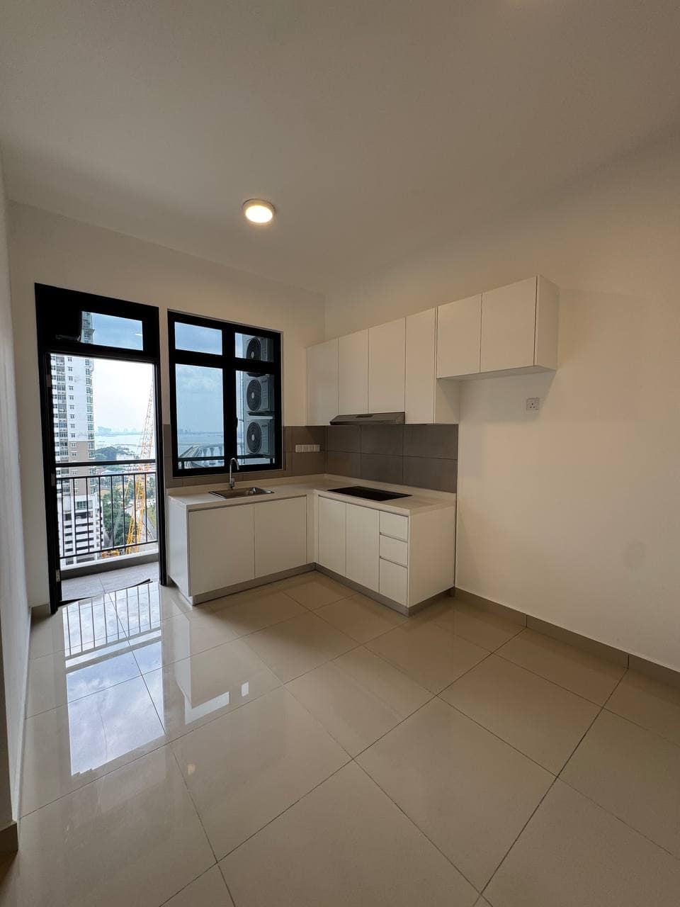 Condominium Meldrum Heights – photo 1