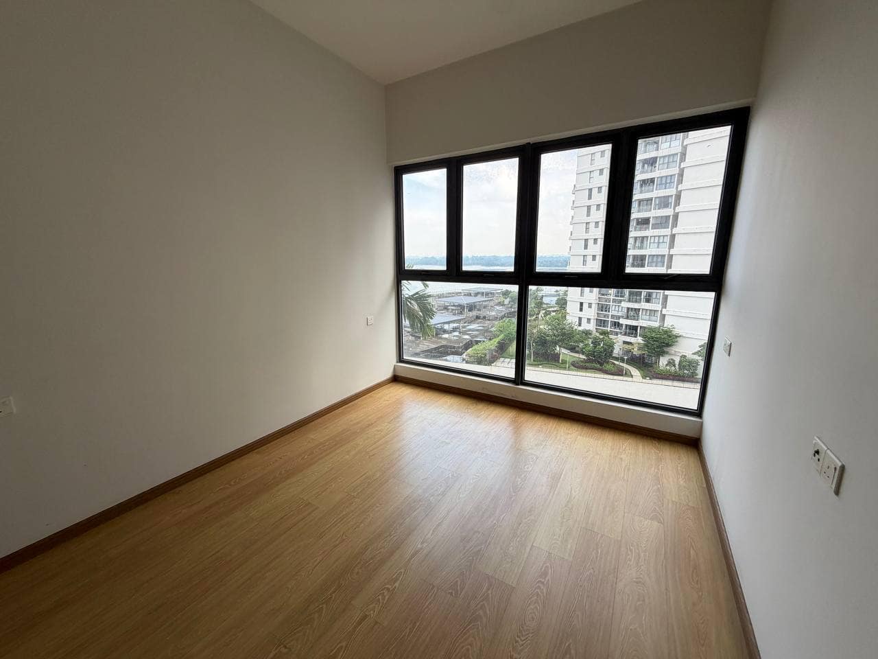 Condo Country Garden Danga Bay – photo 1