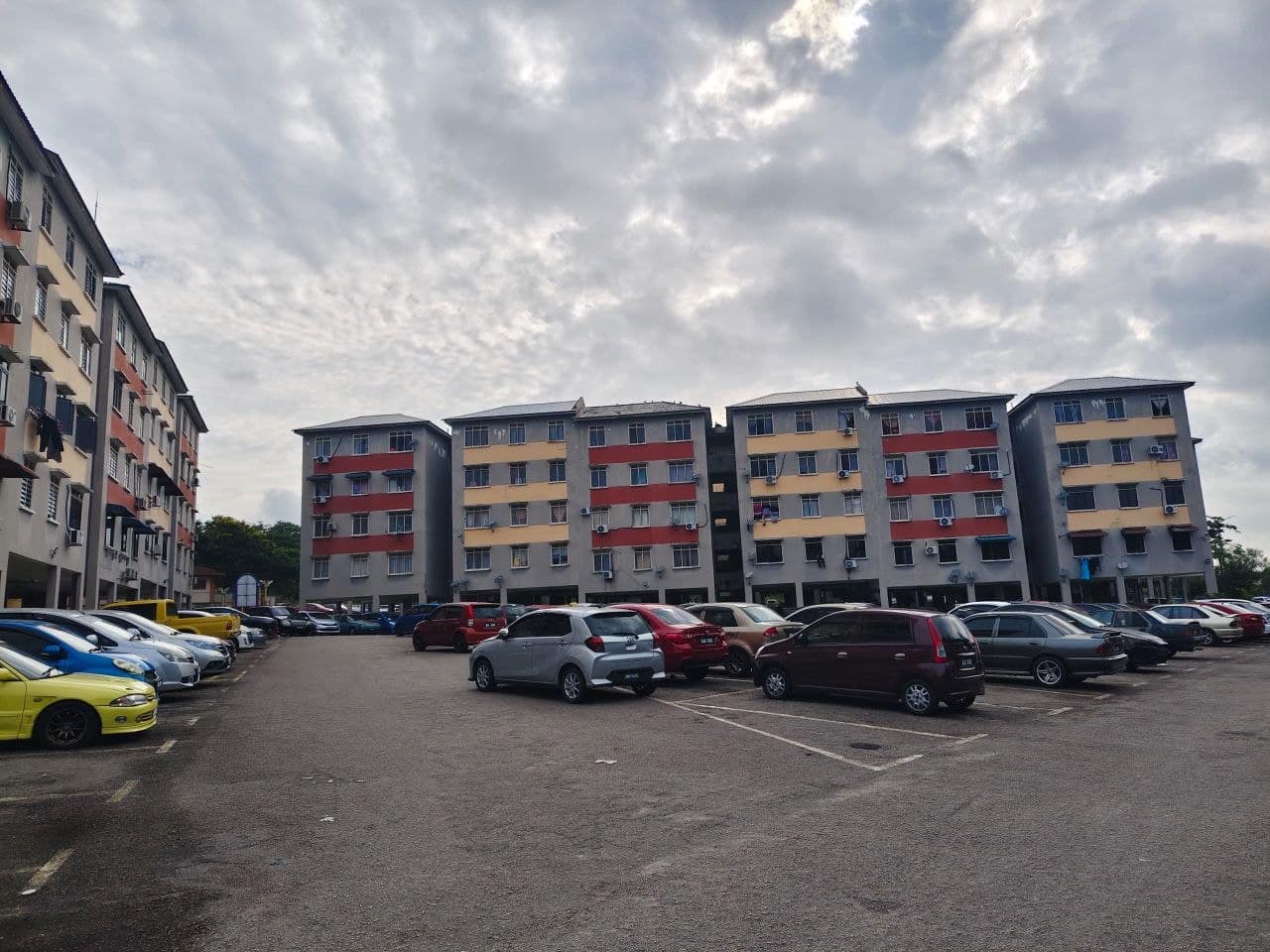 Low Cost Flat Taman Pelangi Indah – photo 1