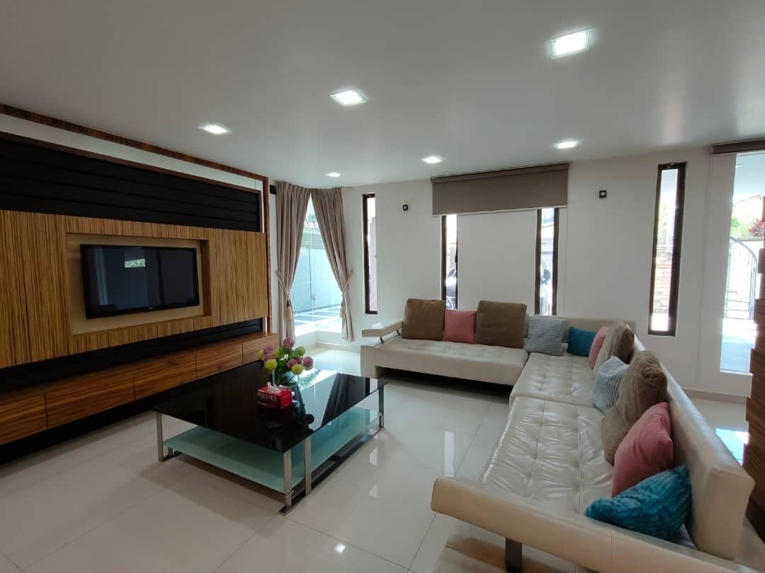 3.5-Storey Semi-D Taman Pelangi – photo 1