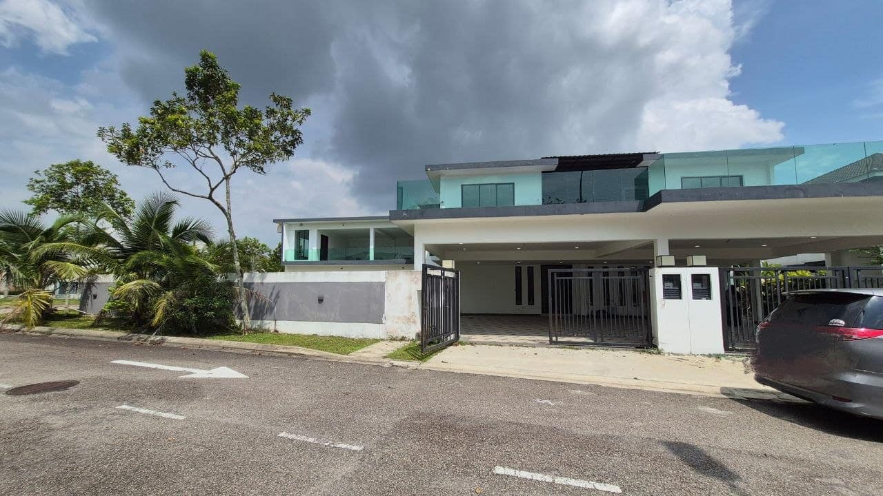 Double Storey Cluster House Austin Duta – photo 1