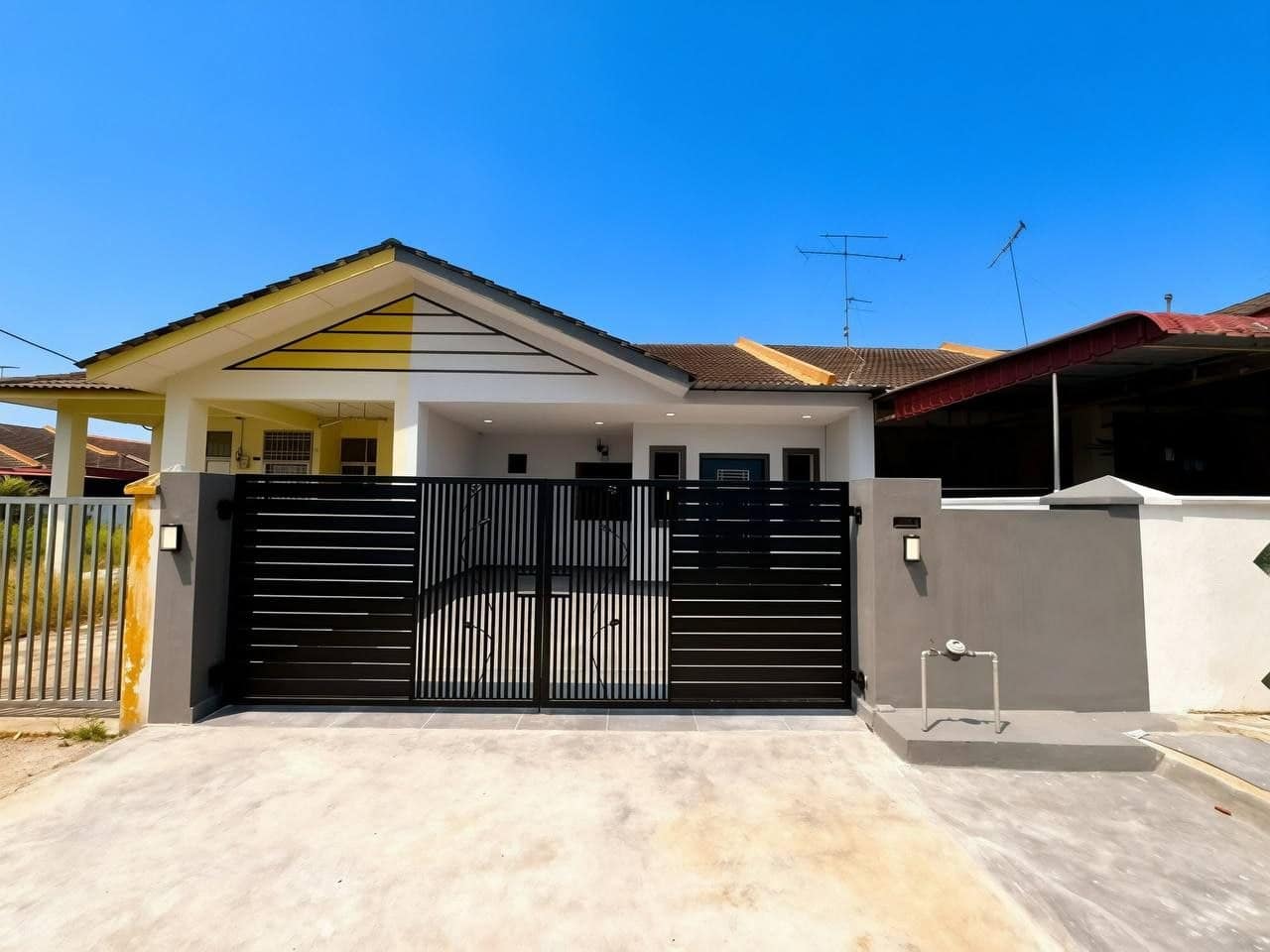 Single Storey Terrace House Taman Putri Kulai – photo 1
