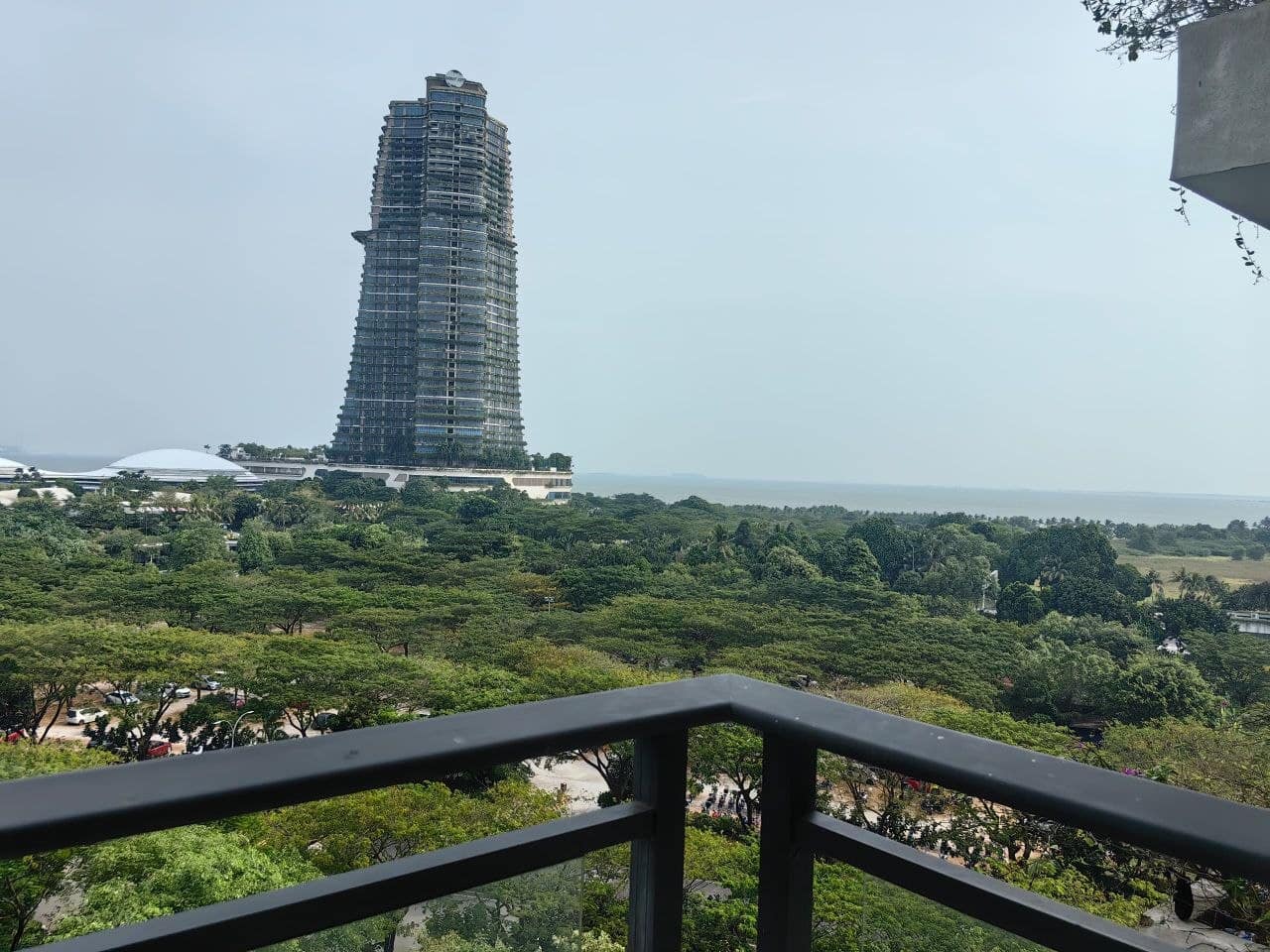 Condo Forest City – photo 1