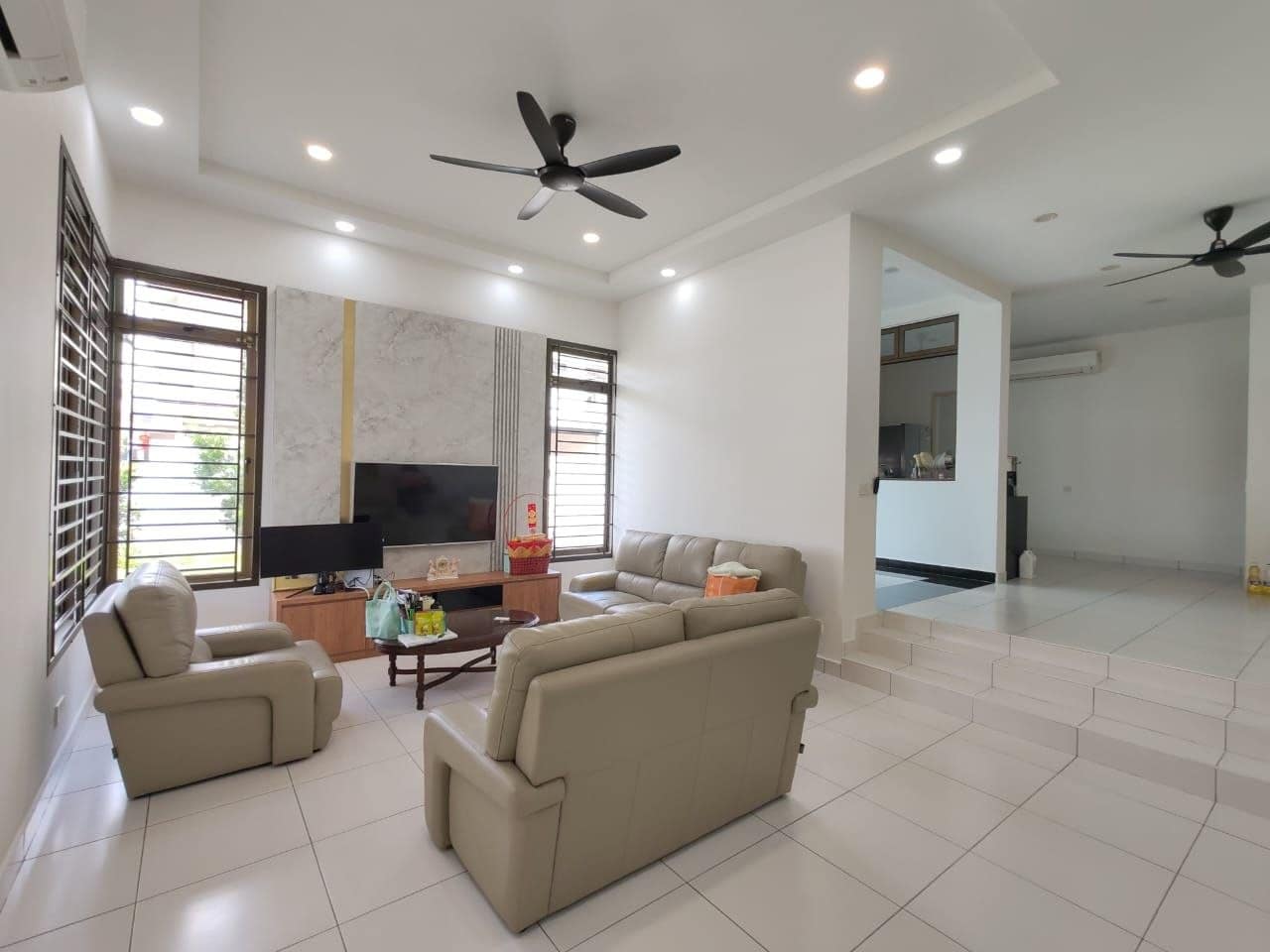 2-Storey Corner Unit Setia Tropika – photo 1