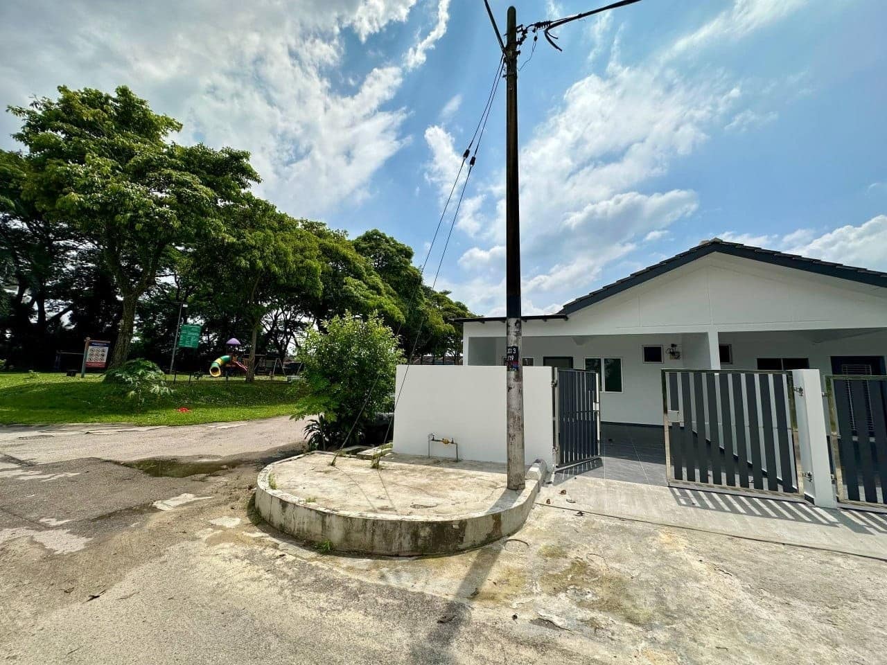 Single Storey End Lot House Taman Megah Ria – photo 1