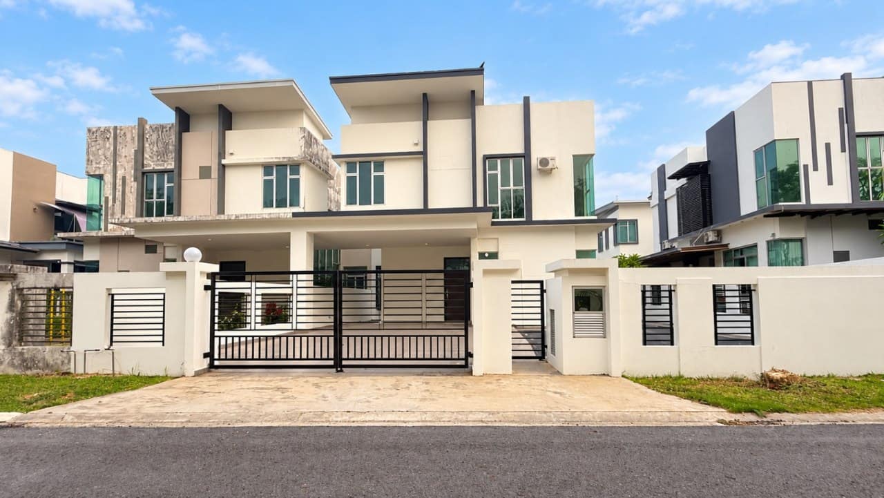 Semi-Detached House Taman Nusa Duta – photo 1