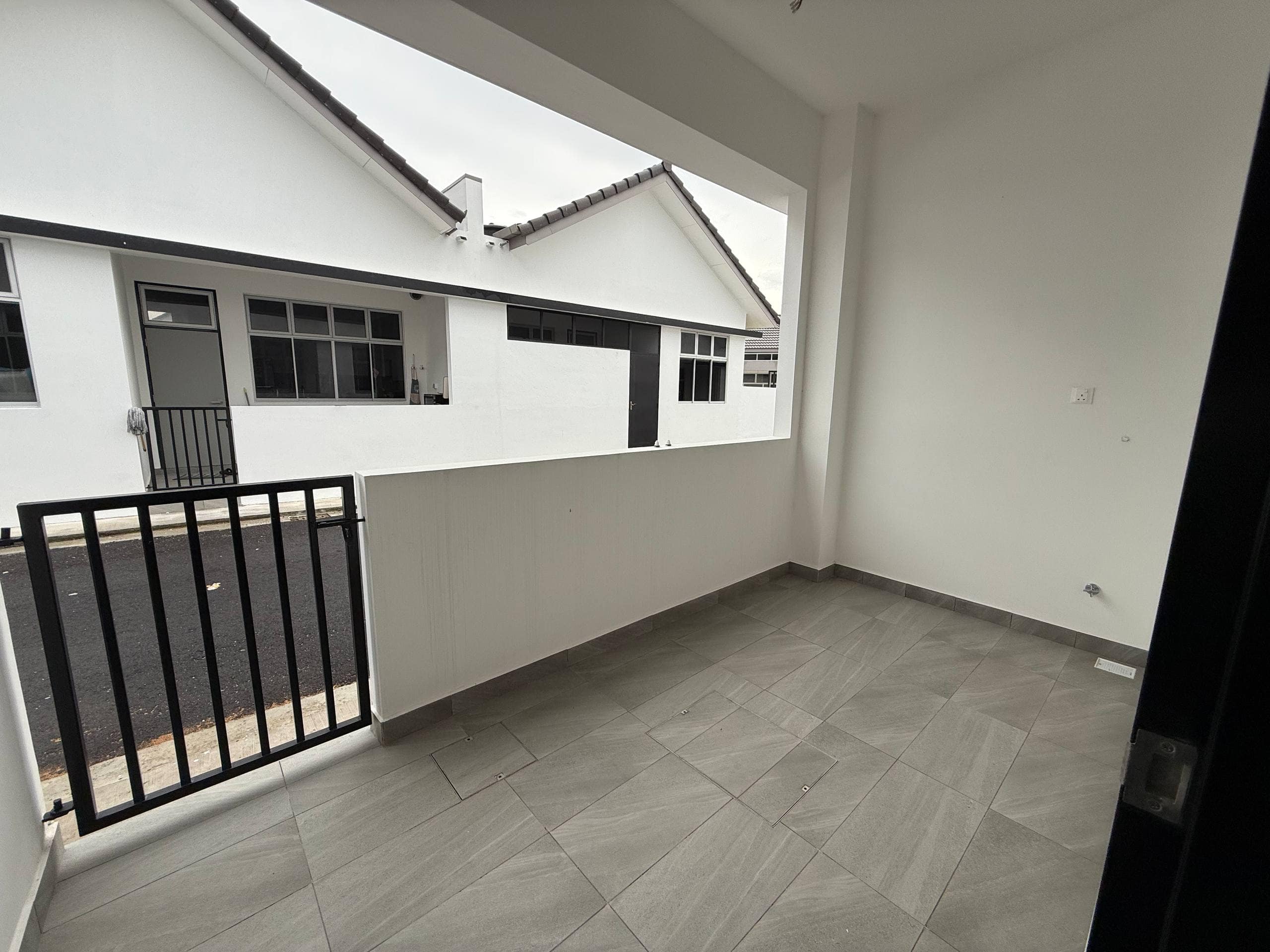 Single Storey Terrace House Iconia Garden @ Impian Emas – photo 1