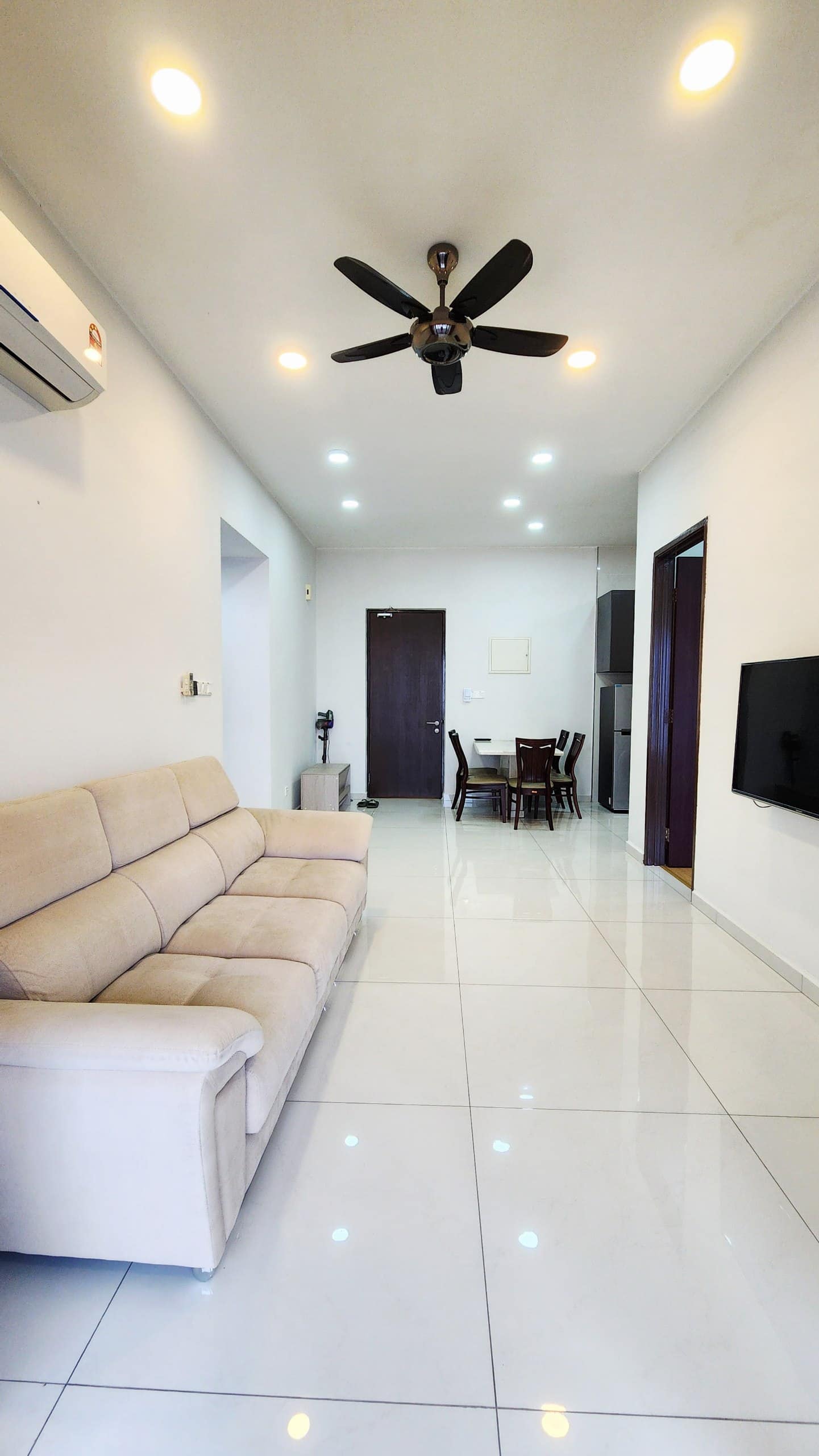 Condo Danga Bay – photo 1