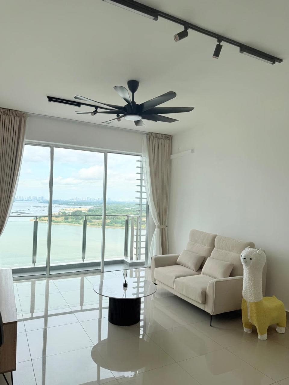 Condo Danga Bay Vista Tiara – photo 1