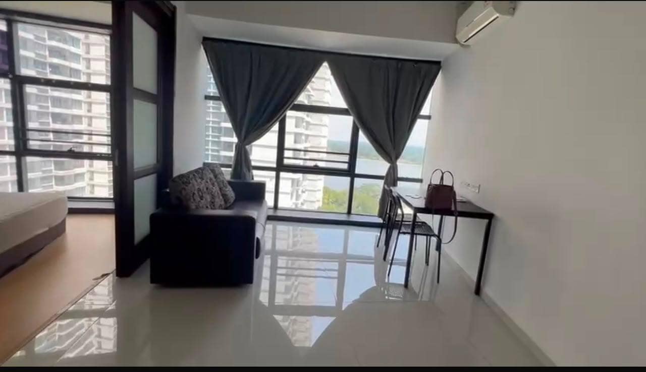 Condo Amberside Country Garden Danga Bay – photo 1