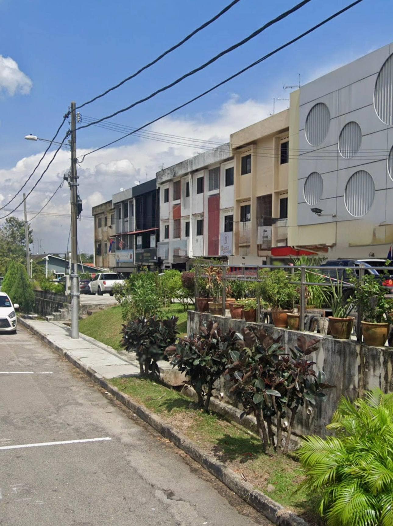 3-Storey Shoplot Taman Pelangi – photo 1