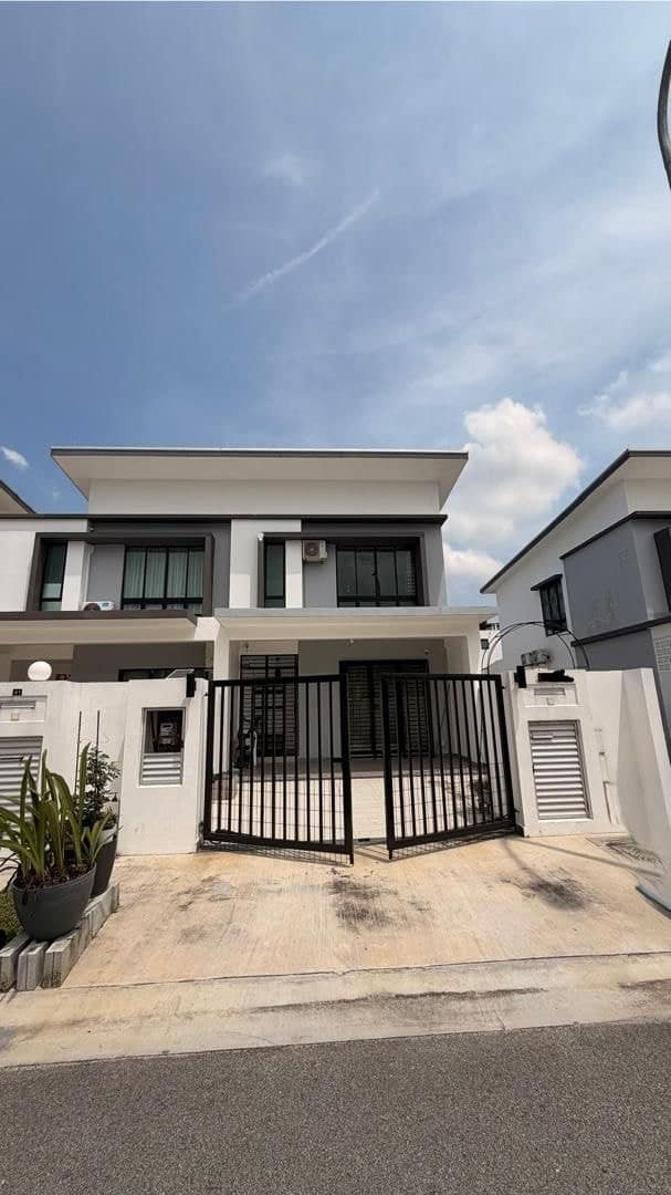 2-Storey Endlot Terrace Green Avenue Adda Heights – photo 1