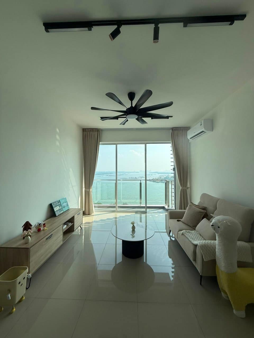 Condominium Danga Bay – photo 1