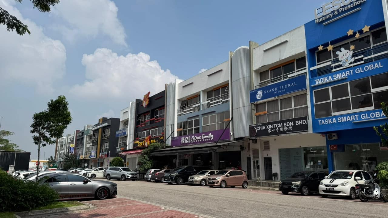 FOR RENT (JE0412)

SHOP - Ground Floor
📍 Taman Ser… – photo 1