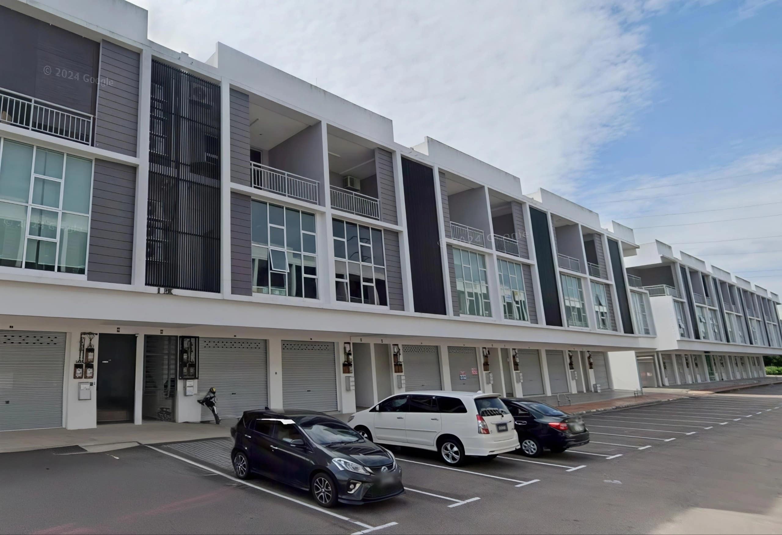 3-Storey Shop Pusat Perdagangan Ion Medini 2 – photo 1