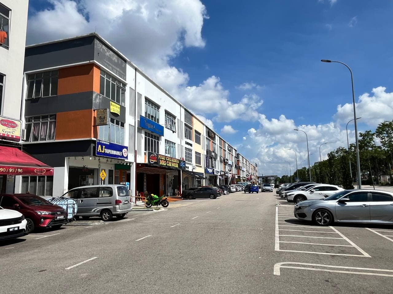 3-Storey Shop Lot Crest Austin, Emerald Phase 1 Jalan Jaya Putra 7/6 – photo 1