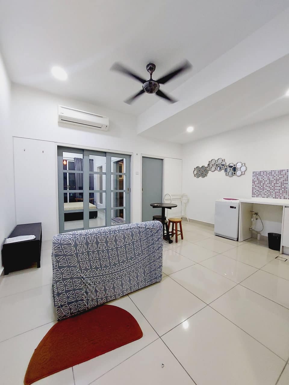 Studio Danga Bay – photo 1